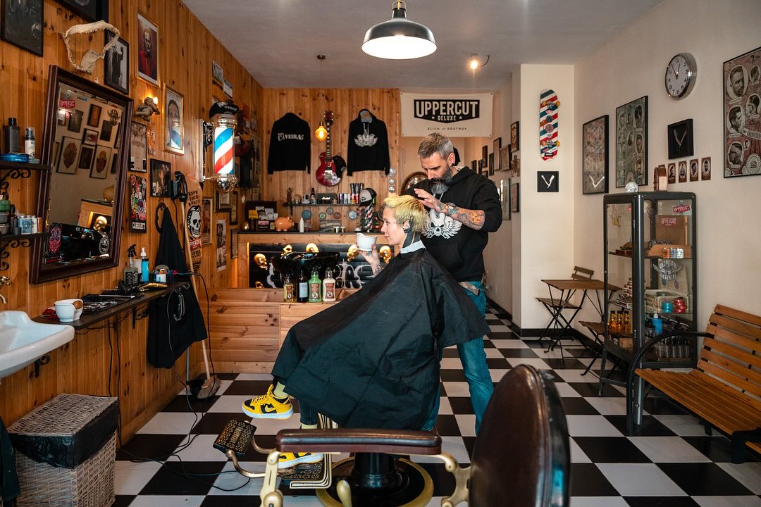 Luciffers haircut photos • beard trim examples • Porto barbershop • precision styles • fresh cuts • trimmed beards • hair transformations • Bonfim Porto • bold styles • rockabilly influence • modern fades • clean lines • men’s grooming • Luciffer’s crew
