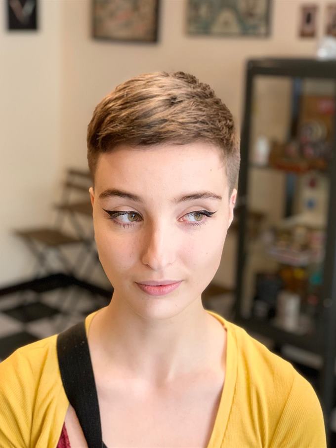 Corte pixie curto — de três quartos