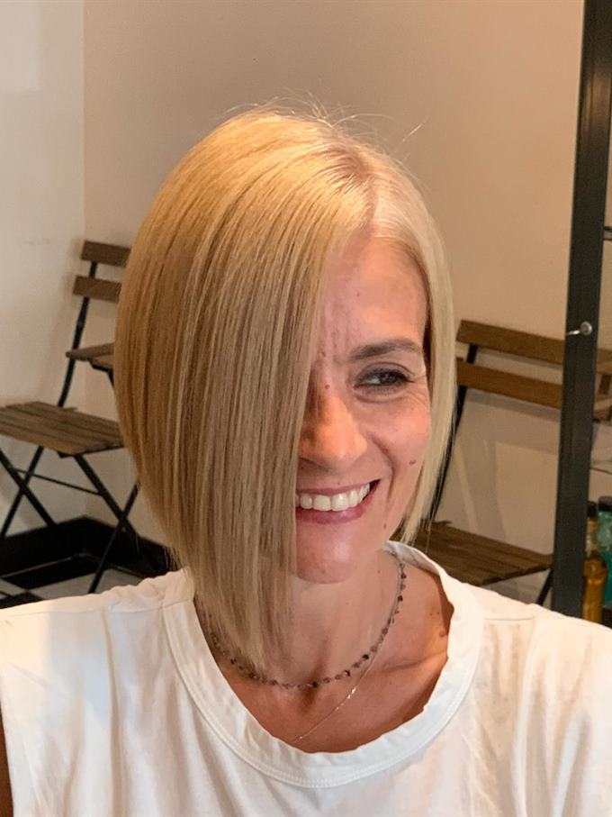 Bob loiro pelo queixo — de frente