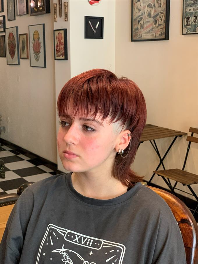 Bob ruivo com franja — de frente