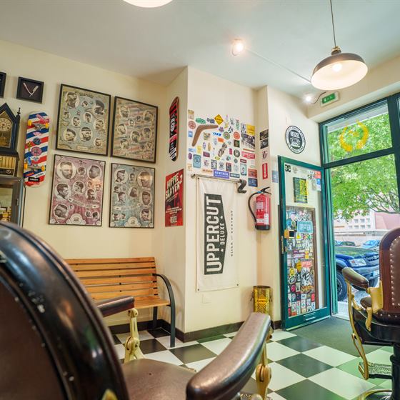 Parede coberta de flash de tatuagem emoldurado