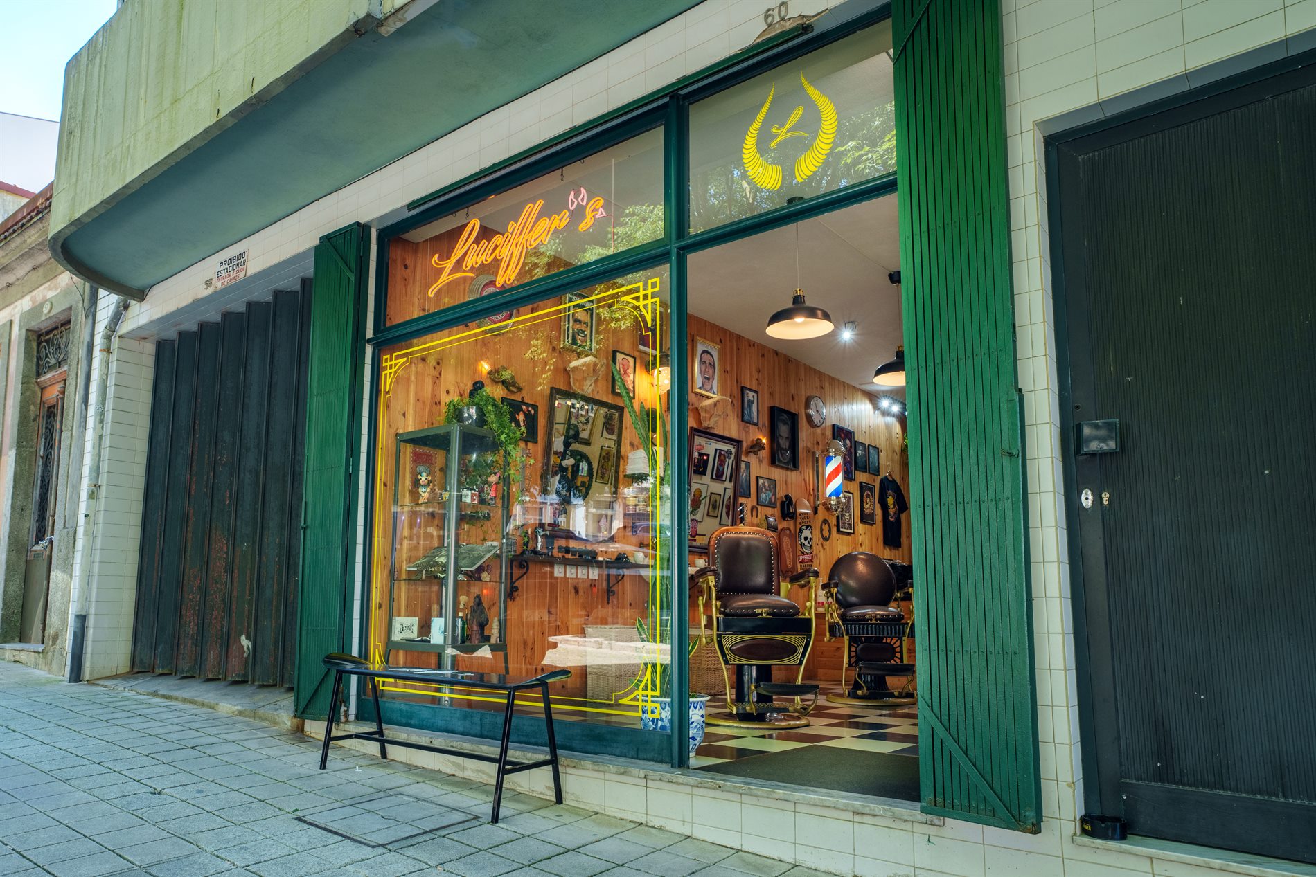 A fachada da Luciffer's na Praça da Alegria