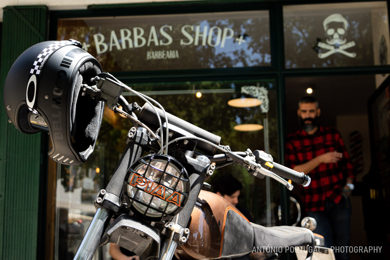 Luciffer's Hair Salon & Barbershop – Porto

Barbershop photos, hair salon images, beard grooming, haircuts, beard trims, coloring services, Luciffer's Porto, Layrite, Suavecito, Uppercut, Oil Can Grooming, Proraso, Reuzel, custom merchandise, t-shirts, caps, hoodies, Praça da Alegria 60, Bonfim, Porto.
