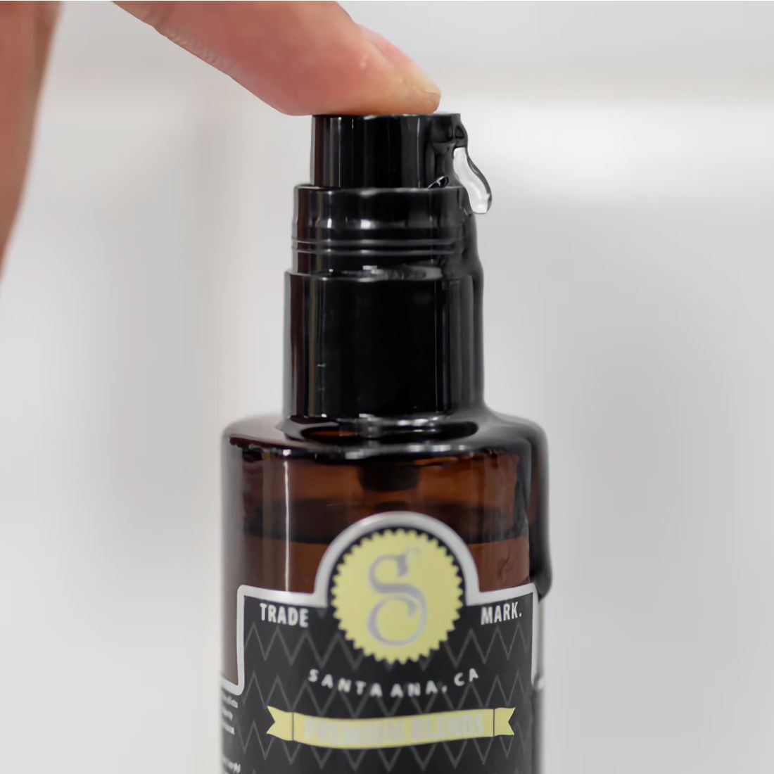 Suavecito sandalwood beard oil